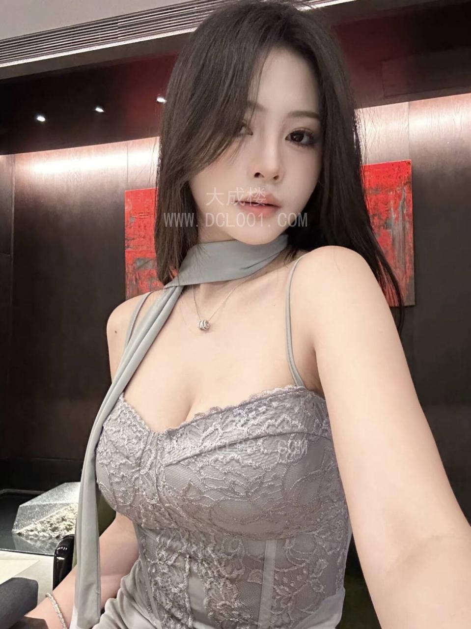 新市妹子性感妖娆 后入更好