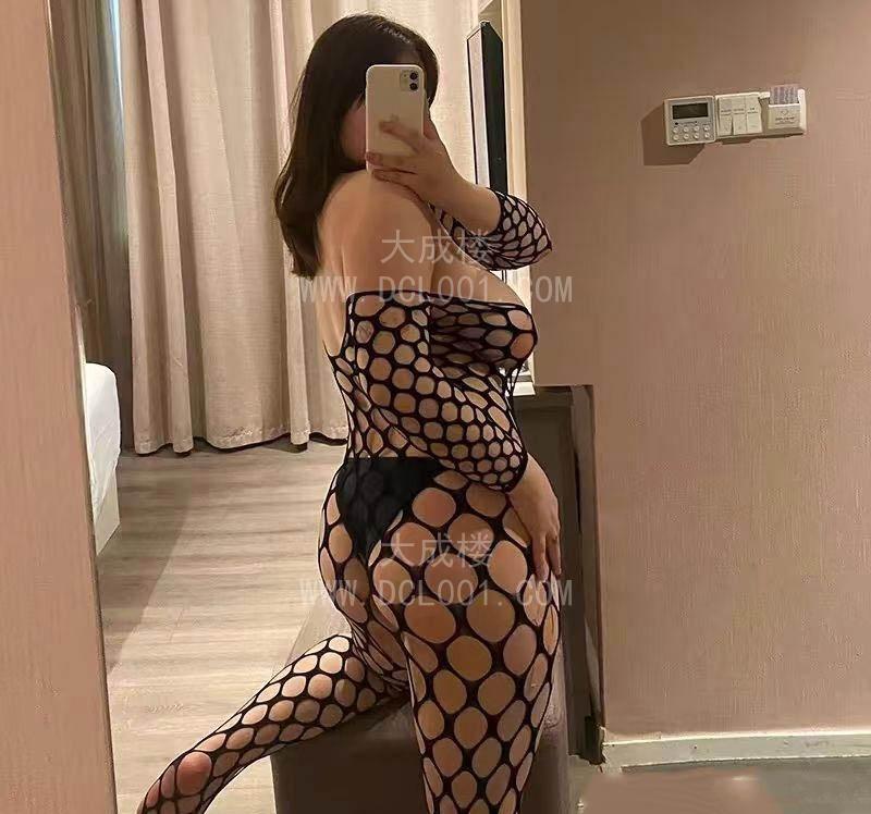 蜀山白皙有肉感的萍萍