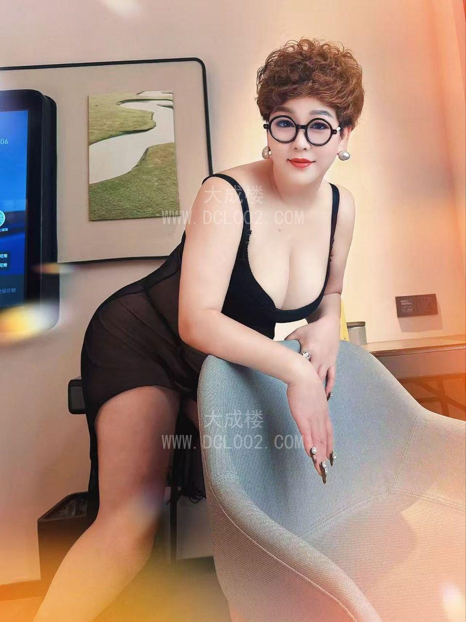 虹口巨乳制服丝袜少妇