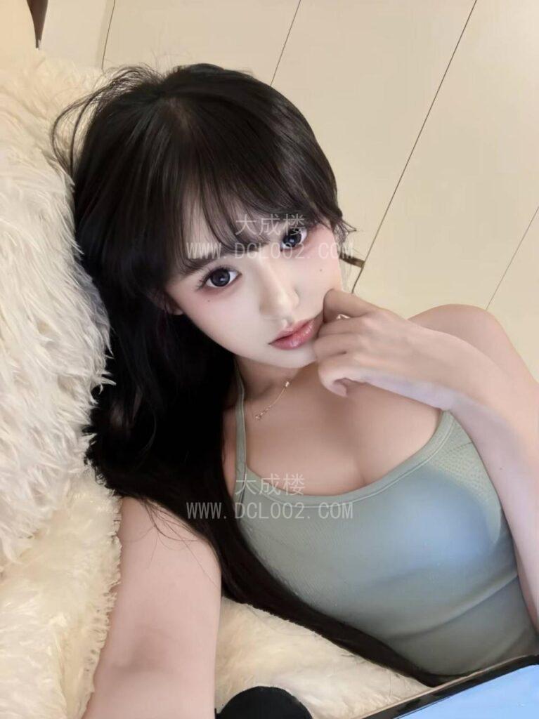 金山白皙嫩妹情侣式服务