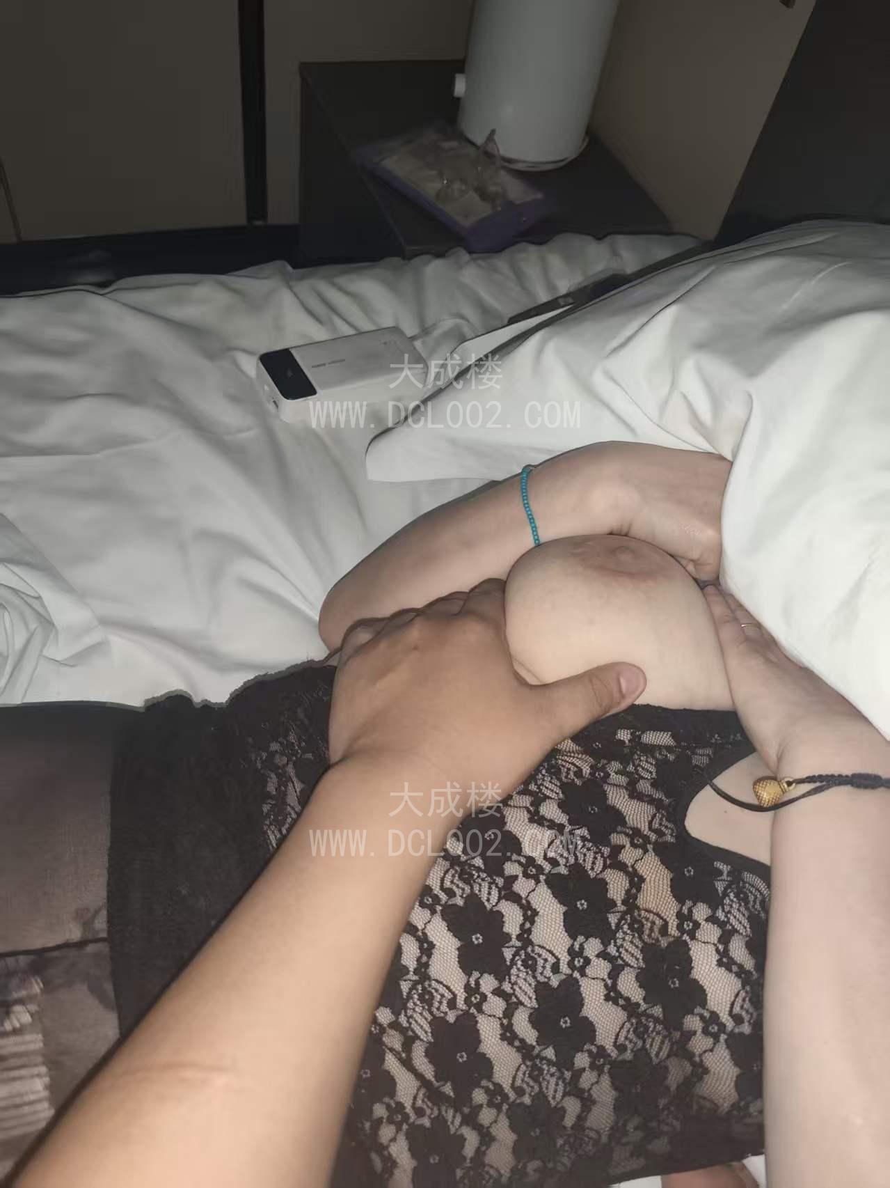 南开水多闷骚眼镜反差婊