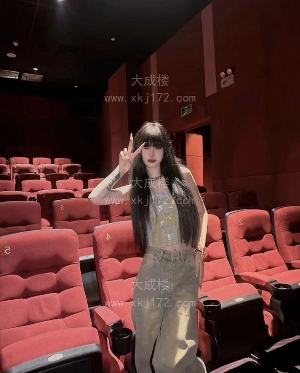 高挑纹身女菜菜