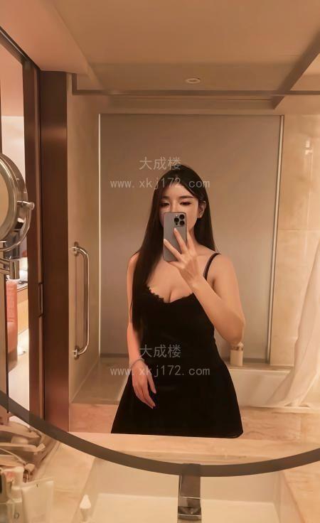 长腿大胸情趣妹子