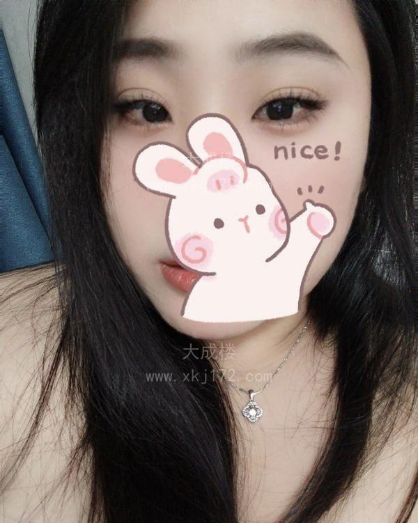 丰满大奶小姐姐