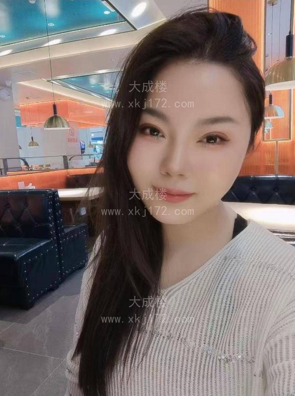 E罩杯美甲店老板娘