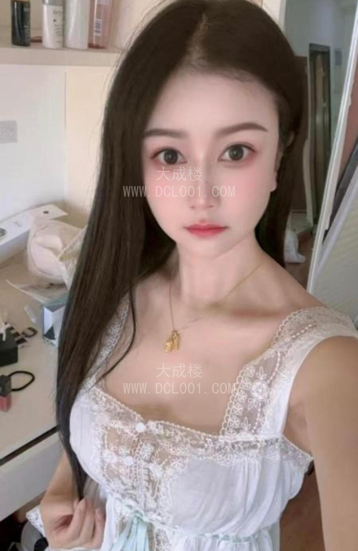 南山泡芙颜值身材一流