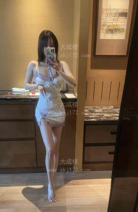 身材苗条气质姐姐