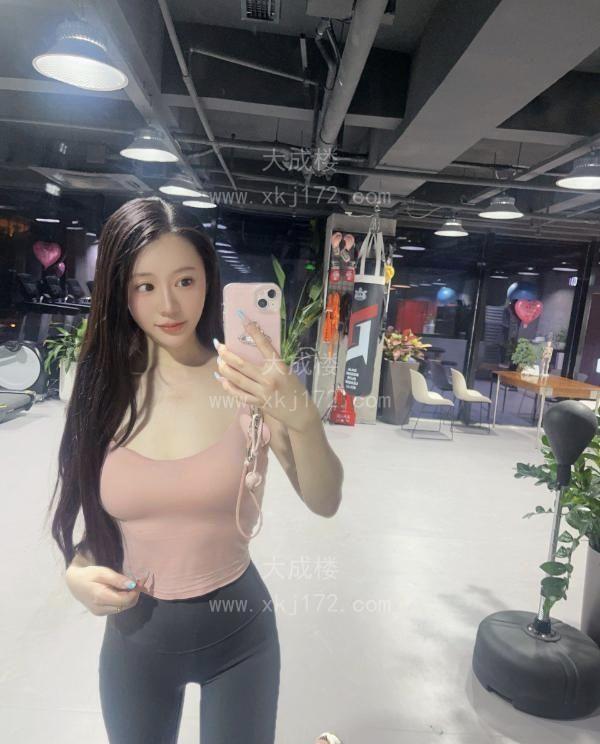 肤白撩人颜值老师