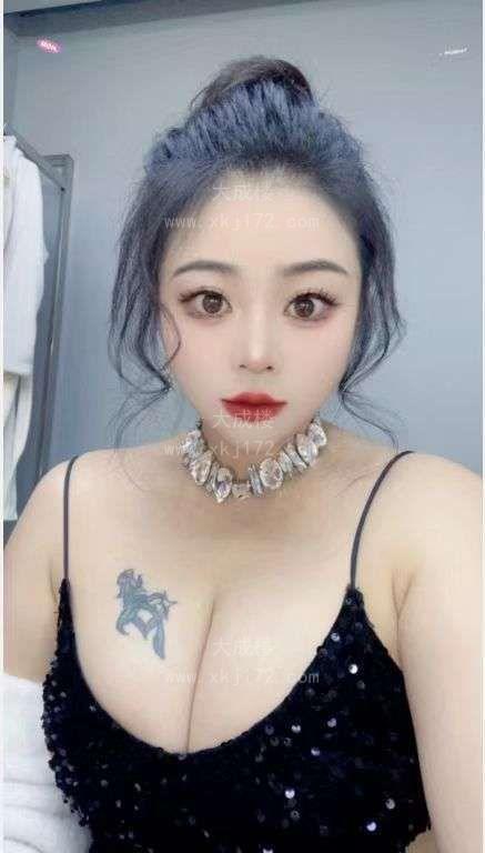 珠海性感大奶风骚萱萱