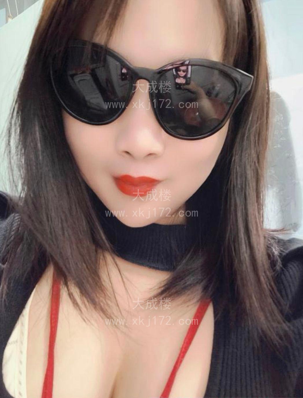 大胸肥臀小骚妇