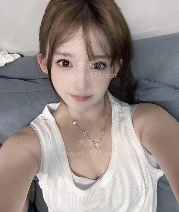 青春羞涩美少女