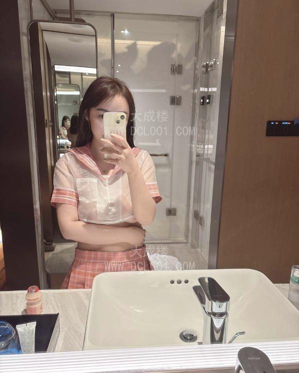 南山丰满大胸茶茶老师