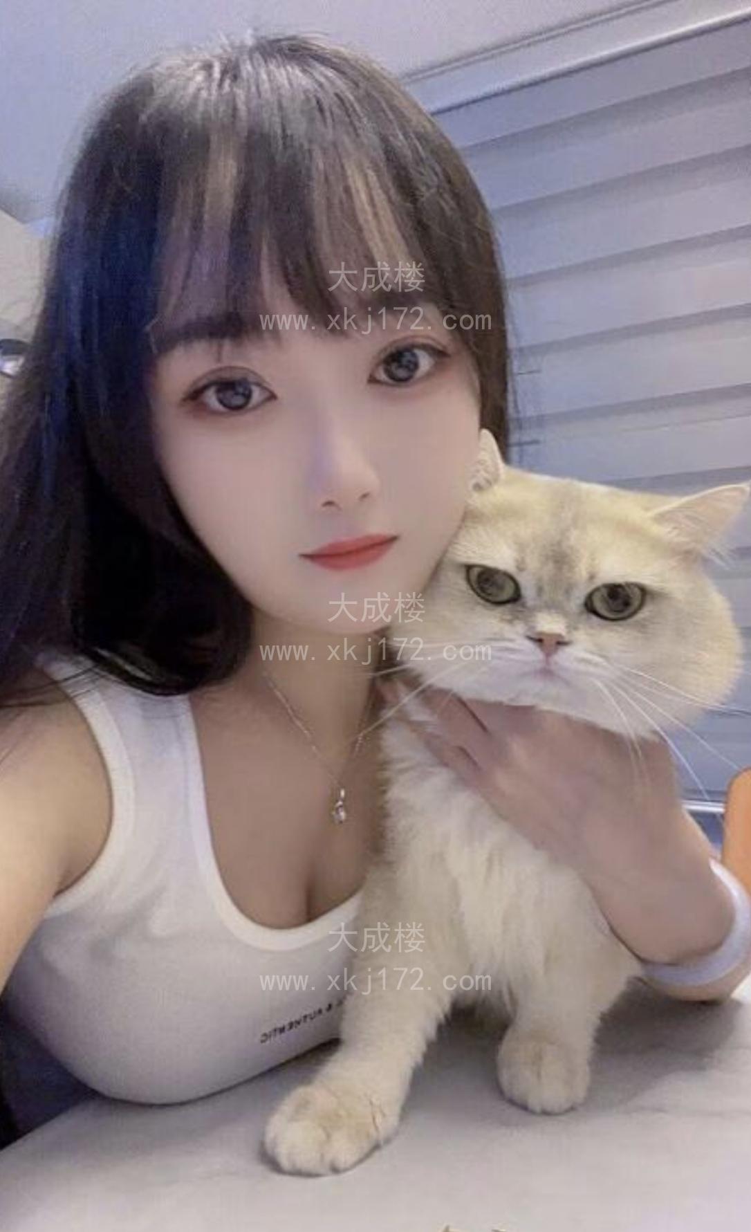 后湖大胸小姐姐