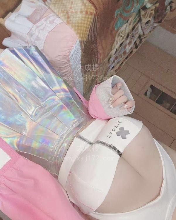 乳交颜射F巨乳妹